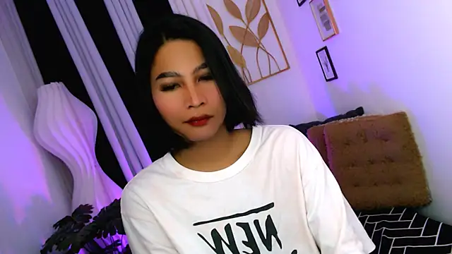Snapshot of YourPrettyBella_TS chatting on May 22, 2026, 10:43 am YourPrettyBella TS online show from May 22, 2026, 10:43 am