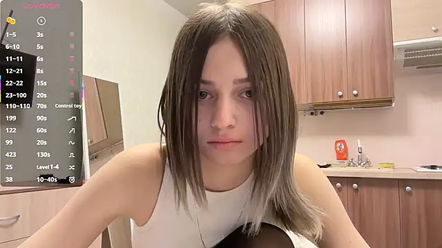 AidaGloshen online show from December 4, 2025, 1:31 pm