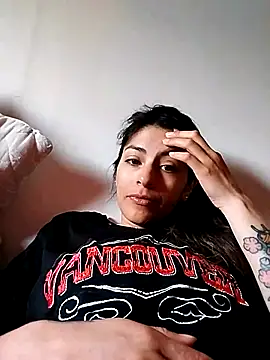 Snapshot of besosseductores chatting on November 3, 2025, 3:24 pm besosseductores online show from November 3, 2025, 3:24 pm