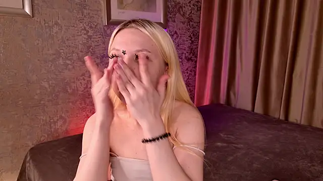 Snapshot of VivieSunn chatting on June 5, 2026, 2:56 pm VivieSunn online show from June 5, 2026, 2:56 pm