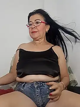 laliItaclark online show from May 26, 2026, 10:22 am