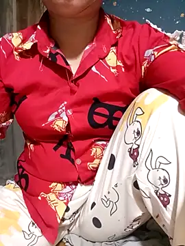 Phoena-a online show from April 17, 2026, 11:57 am