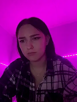 Snapshot of _Sinara_ chatting on October 28, 2025, 6:10 pm  Sinara  online show from October 28, 2025, 6:10 pm