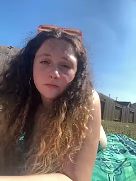 sugasunny04 online show from February 16, 2026, 7:32 pm