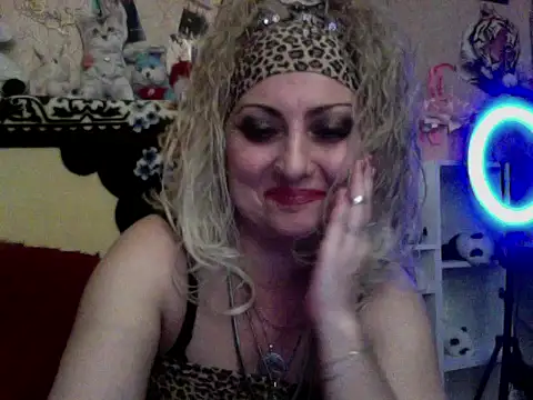 xHot Amazonq online show from November 21, 2025, 8:29 pm