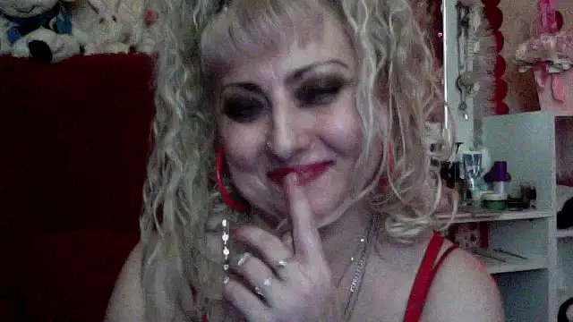 xHot Amazonq online show from February 15, 2026, 7:43 pm