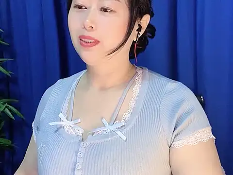 yaoyao22678 online show from November 25, 2025, 12:54 am