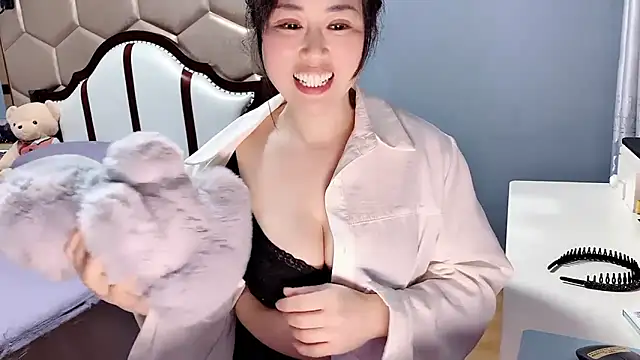 yaoyao22678 online show from February 9, 2026, 2:10 pm