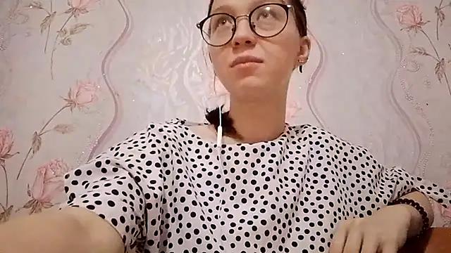 Snapshot of SalenaAhnell chatting on October 28, 2025, 5:26 pm SalenaAhnell online show from October 28, 2025, 5:26 pm