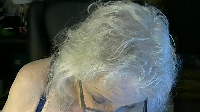 JoleneDelacroix online show from November 19, 2025, 2:11 am