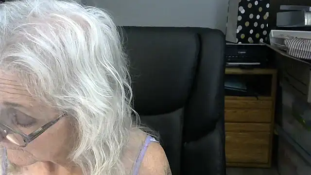 JoleneDelacroix online show from December 17, 2025, 4:18 am