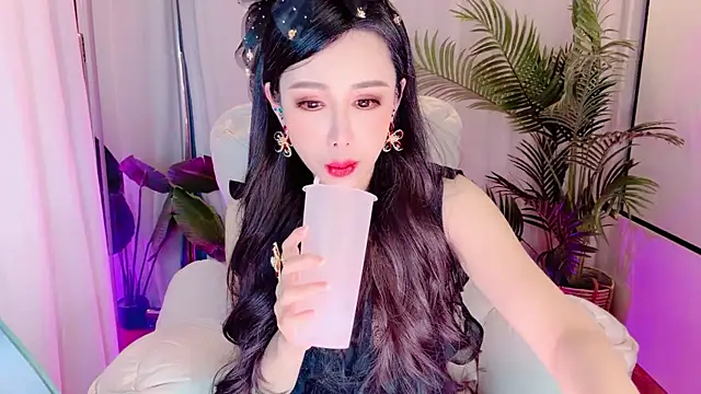 Snapshot of Vv123668 chatting on November 17, 2025, 1:39 pm Vv123668 online show from November 17, 2025, 1:39 pm