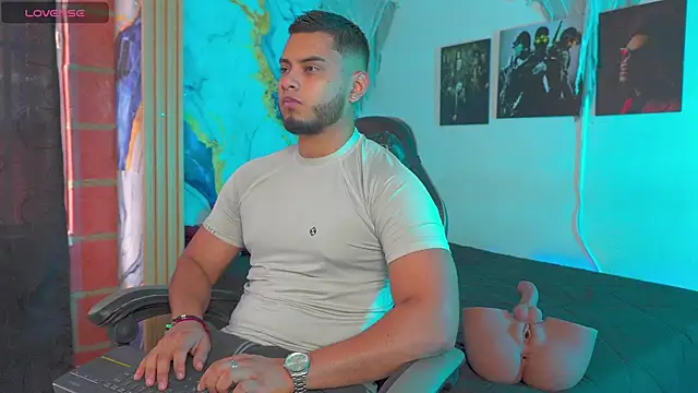 Tiler wolker online show from November 4, 2025, 8:08 pm