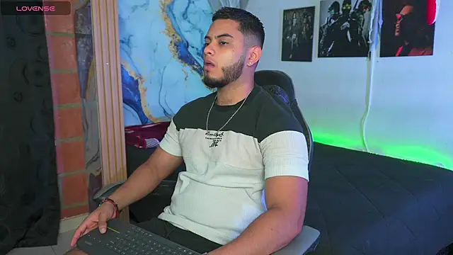 Tiler wolker online show from November 12, 2025, 10:30 pm