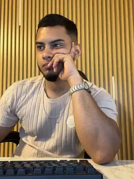 Tiler wolker online show from November 21, 2025, 1:04 am