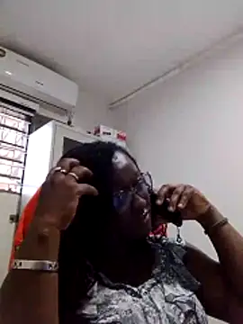 SweetestDIP online show from October 29, 2025, 9:11 am