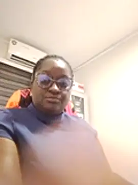 SweetestDIP online show from November 5, 2025, 2:39 pm