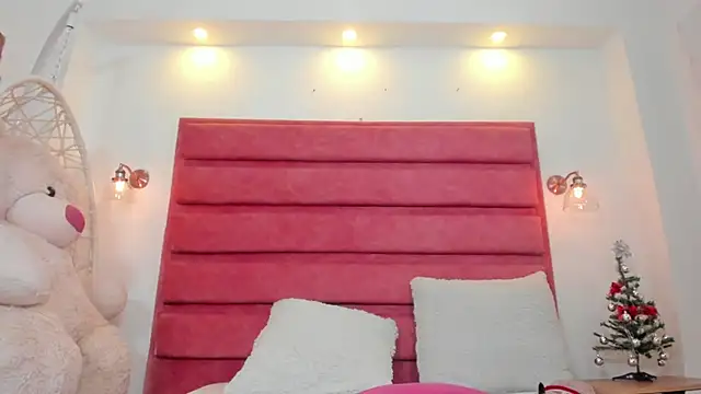 naomy sexy  online show from December 13, 2025, 7:53 pm