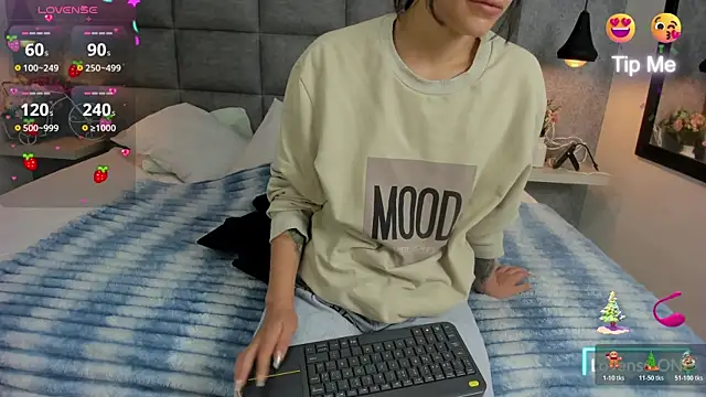 Luna Bella3 online show from December 23, 2025, 10:57 am