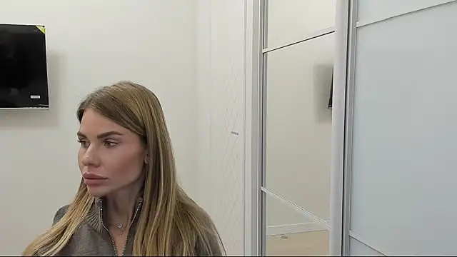 LinaBey online show from October 30, 2025, 3:13 pm