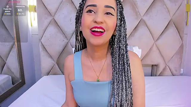 violett rabbit  online show from November 21, 2025, 8:29 pm