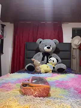 Im Saraaaa online show from April 14, 2026, 2:28 am