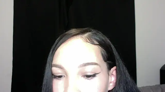 Snapshot of nikkiloveee chatting on October 27, 2025, 4:16 am nikkiloveee online show from October 27, 2025, 4:16 am