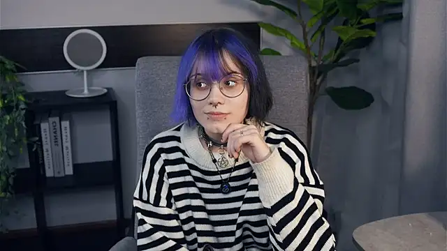 KellePourier online show from October 27, 2025, 5:28 pm