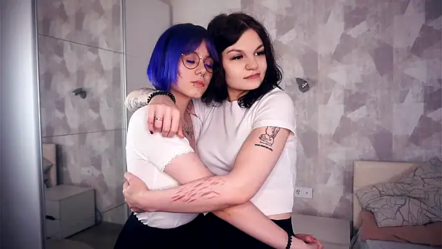 KellePourier online show from November 20, 2025, 7:02 pm