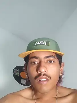 SkinniYamo online show from October 27, 2025, 1:15 pm