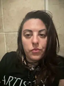 Snapshot of princessonpea chatting on April 9, 2026, 1:38 am princessonpea online show from April 9, 2026, 1:38 am