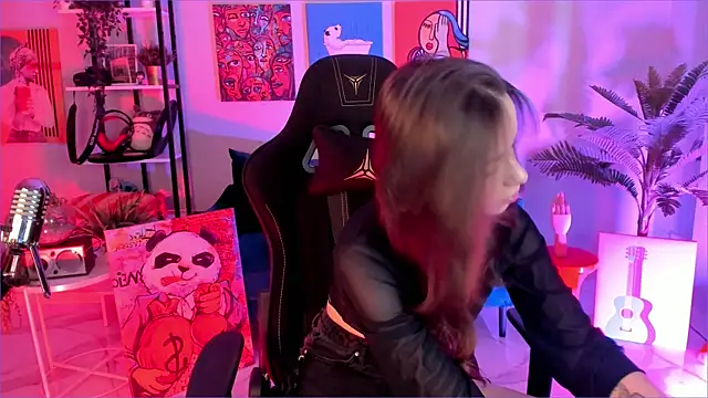 EmilyWade online show from December 16, 2025, 8:41 am