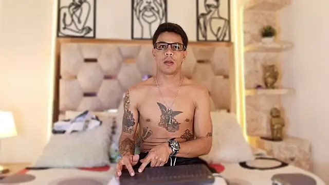 Snapshot of Andrew_Haalls chatting on November 15, 2025, 8:49 pm Andrew Haalls online show from November 15, 2025, 8:49 pm