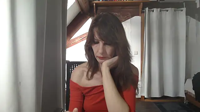 MissDyannis online show from April 19, 2026, 4:39 pm