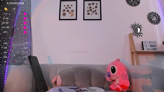 Oceane16  online show from November 10, 2025, 5:01 pm