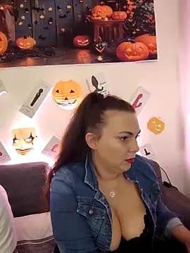 Lea Squirt Off online show from October 28, 2025, 6:10 pm