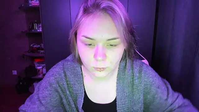 sophia lix online show from November 8, 2025, 2:06 pm