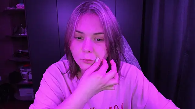 sophia lix online show from November 12, 2025, 6:19 pm