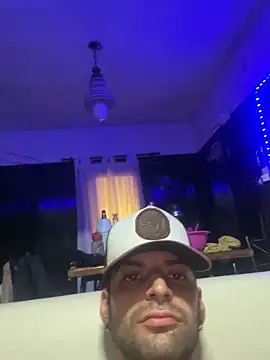 Elbrosss1992 online show from April 17, 2026, 9:07 pm