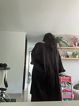 SugarTroubl33 online show from November 18, 2025, 2:43 pm