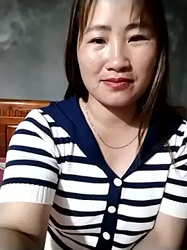 emini-xx online show from April 3, 2026, 7:01 pm