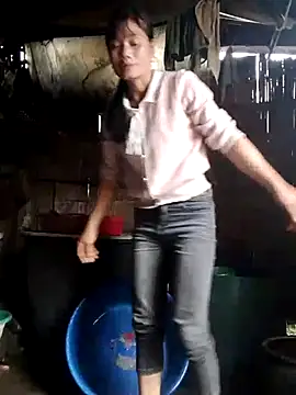 doggy-00 online show from March 18, 2026, 5:32 am