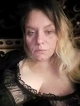 Lana-murr online show from November 27, 2025, 6:48 am