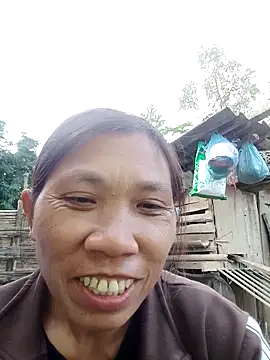 bella-la online show from November 15, 2025, 9:39 am