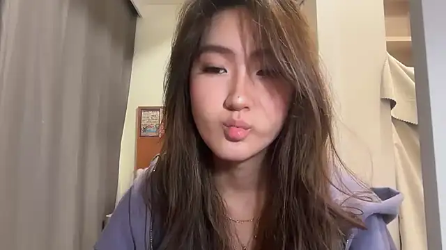 AlishaCheng online show from January 6, 2026, 4:54 pm