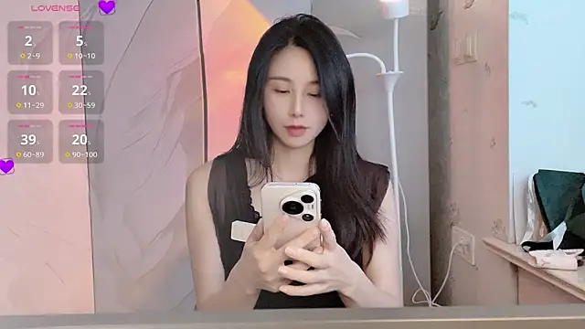 TwTneii online show from October 28, 2025, 5:44 am