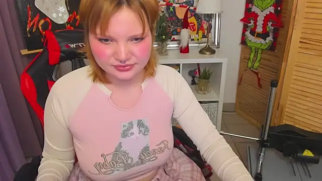 babyyullii online show from December 15, 2025, 2:54 pm