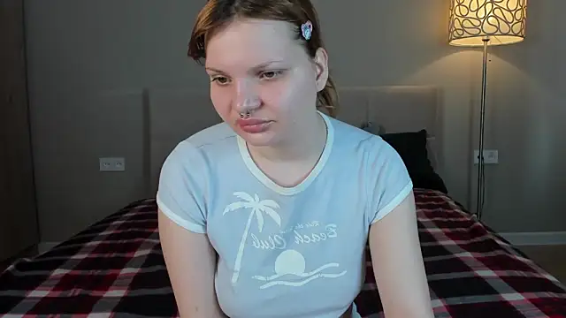 babyyullii online show from April 15, 2026, 1:23 am