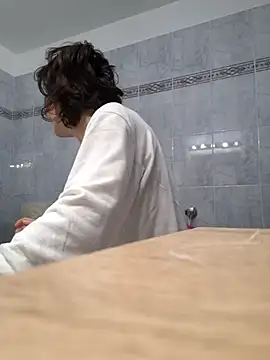 Piediniecollant online show from December 2, 2025, 5:35 am