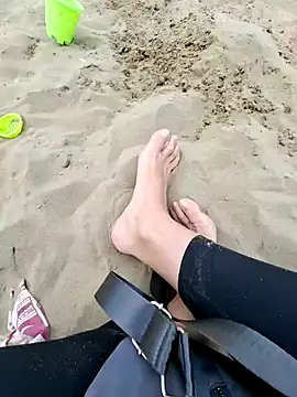 Piediniecollant online show from April 12, 2026, 9:14 am